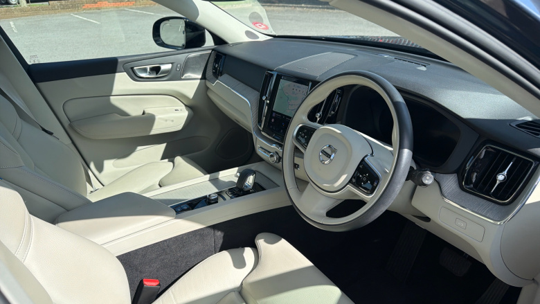 Volvo Xc60 2.0 B4P Plus Dark 5dr Geartronic Petrol Estate